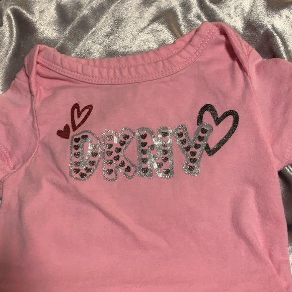 DKNY 3 -6 month Baby girl onesie pink - Picture 7 of 8